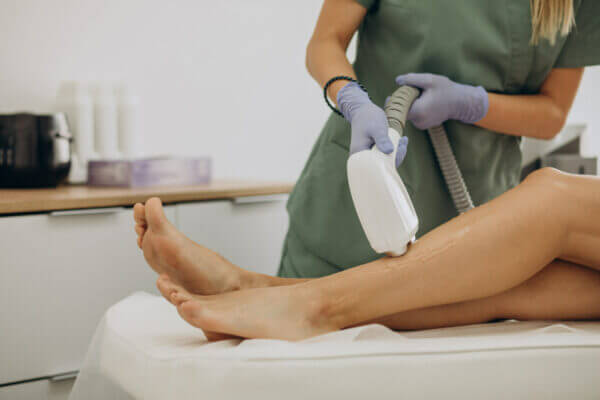 Alexandrit-Laser Haarentfernung an Beinen