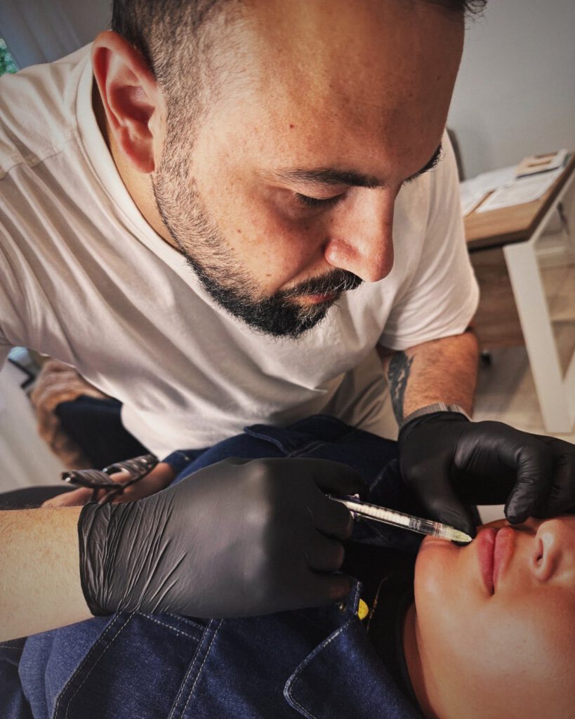 Dr. Alaa Alshamee bei einer Lippenbehandlung